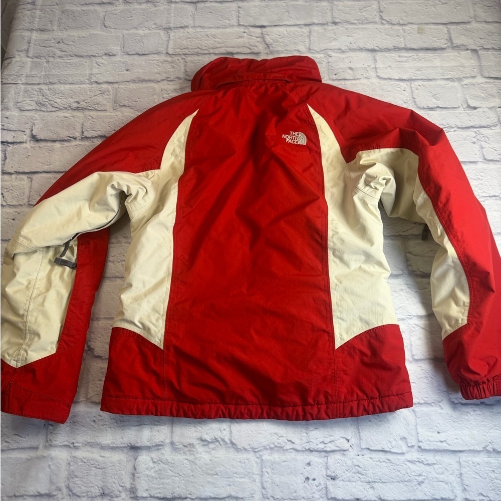 The North Face Vibrant Red and Cream Jacket. Size Small. Snow Ski. - Picture 9 of 12